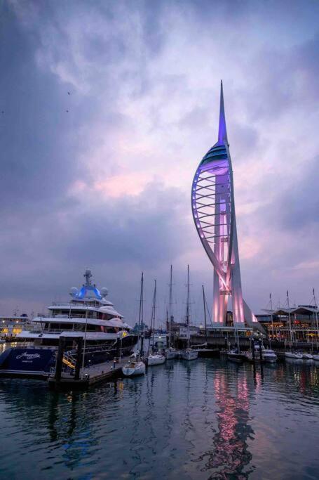 The Minimalist - Entire 1 Bed Flat Near Gunwharf Quays, Ground Floor Flat Private Entrance Lägenhet Portsmouth Exteriör bild